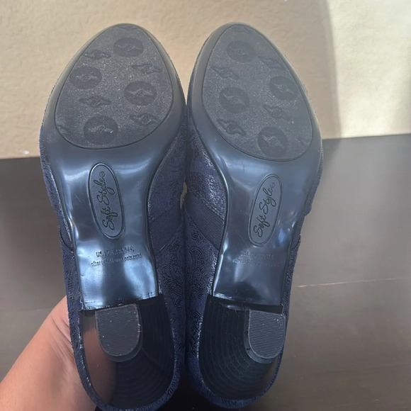 Soft Style by Hush Puppies Women's Gretel Dress Pump blue.  Size 7 - Picture 6 of 7